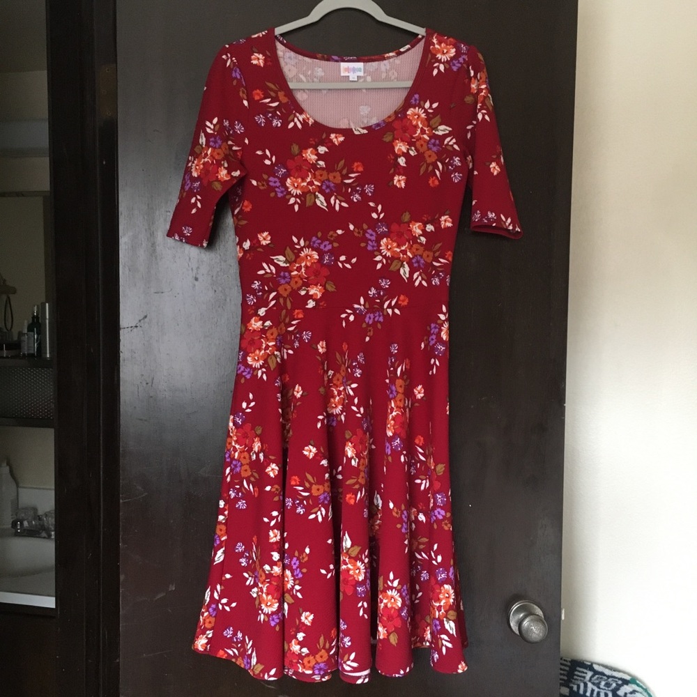 Lularoe dark red floral Nicole M